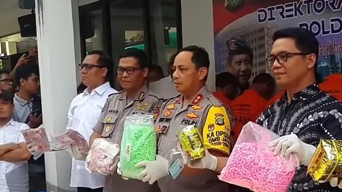 Aishiteru Ditangkap Polisi Terkait Sabu 9,5 kilogram dan 24.000 Butir Pil Ekstasi.