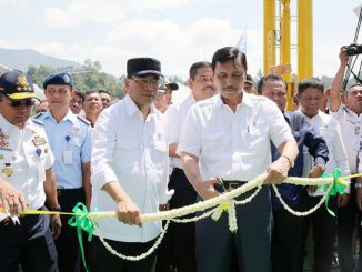 Luhut Binsar Panjaitan Resmikan Kapal Roro KMP Ihan Batak di Pelabuhan Penyeberangan Ajibata