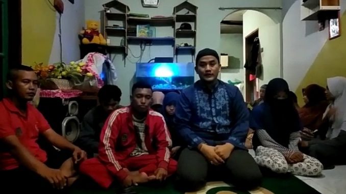 Tangkapan Layar Video Ketua Pencak Silat Cimande Kota Tebing Bersama Korban Pelecehan Tangkapan Layar Video Ketua Pencak Silat Cimande Kota Tebing