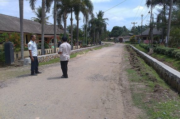 Bangunan tembok penahan di depan pemukiman rumah warga di kebun Tinjowan, Kecamatan Ujung Padang, Kabupaten Simalungun