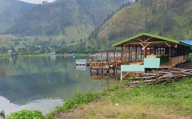 Bangunan Liar Menjamur Di Bibir Pantai Danau Toba Tongging