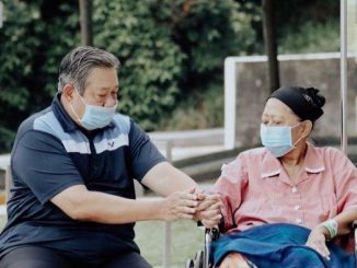 Ibu Ani Yudhoyono Bersama Presiden RI-6 Susilo Bambang Yudhoyono