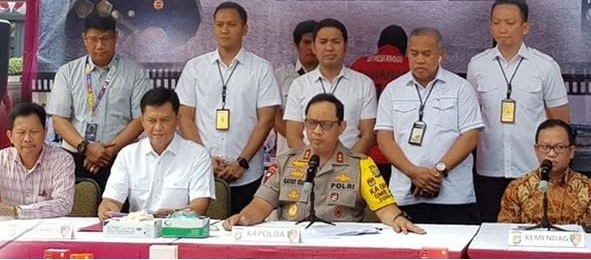 Kapolda Metro Jaya Irjen. Pol. DR. Gatot Eddy Pramono, M.Si., Konfrensi Pers terkait keberhasilan pengungkapan Tindak pidana Penyelundupan