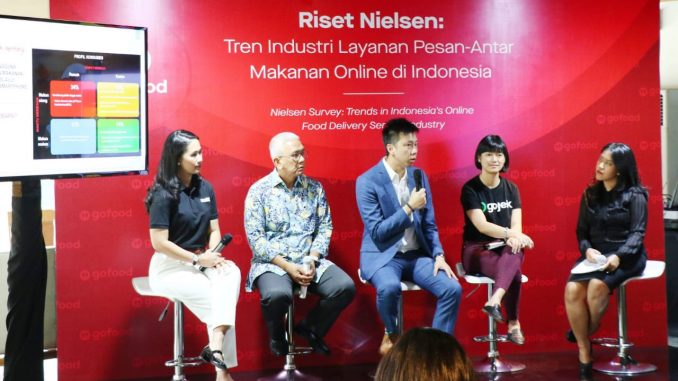 Co-Founder Parentalk.id, Nucha Bachri, Deputi Bidang Koordinasi Ekonomi Kreatif, Kewirausahaan, dan Daya Saing Koperasi dan Usaha Kecil dan Menengah, Kementerian Koordinator Bidang Perekonomian Republik Indonesia, Dr. Ir. Mohammad Rudy Salahuddin, MEM, Executive Director of Consumer Insight Nielsen Singapura, Garick Kea, Chief Food Officer Gojek Grup, Catherine Hindra Sutjahyo dalam sesi pemaparan hasil riset Nielsen Singapura yang berjudul “Understanding Indonesia’s Online Food Delivery Market”.