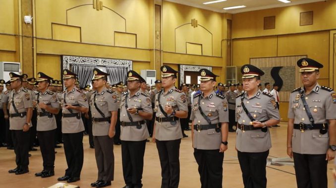 Kapolda Sumut melantik 5 Kapolres Baru. Serah terima jabatan PJU dan Kapolres Jajaran di Polda Sumut, bertempat di Aula Tribrata Lt. I Mapolda Sumut.