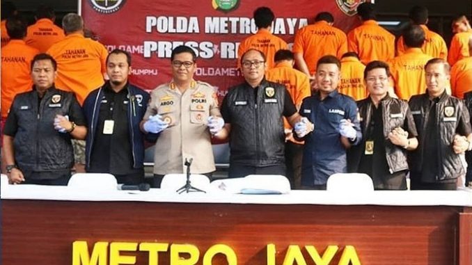 Polda Metro Jaya berhasil membekuk 22 orang pelaku teror dan kerusuhan dengan mengincar pusat perekonomian di Jakarta menjelang Pelantikan Presiden dan Wakil Presiden pada 20 Oktober 2019