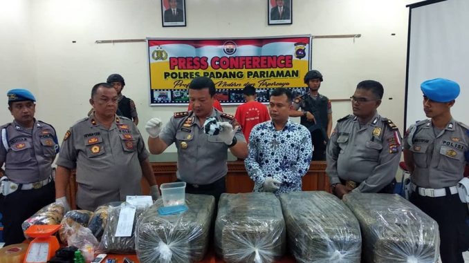 Press conference Polres Padang Pariaman Dipimpin Langsung Kapolres Padang pariaman AKBP Zamrony Wibowo, SIK MH dan didampingi Wakapolres Kompol Irvan Coa Ampera, SH,. MH, kasatresnarkoba Iptu Edi Harto, SH dan Ka subbaghumas Iptu Emel.