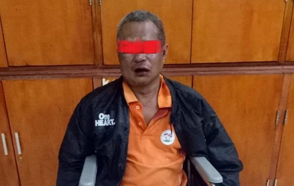 Pelaku cabul yang menebas telinga petugas Unit PPA Polrestabes Medan akhirnya berhasil diringkus. Pelaku bernama Sarjoni (50) ini terpaksa dilumpuhkan di kedua kakinya.