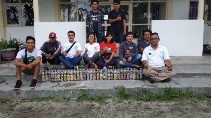 Komunitas Gerakan Toba Bersih : PATRICK LUMBANRAJA, RONI MANURUNG, MICY Br.SIANIPAR, RACHEL Br. SIANIPAR, SYAM SIAGIAN