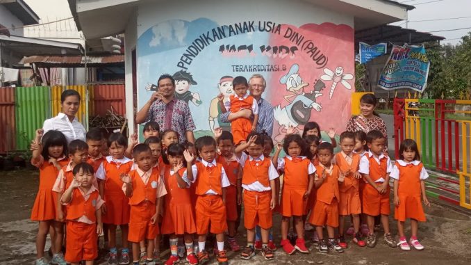 20 oktober 2019 Paud Nael kids yang beralamat di Jln Di Panjaitan No 09 kedatangan tamu dari Negeri Kangguru( Australia) Mr. Ian Backhouse