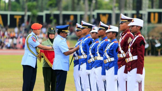 30 Taruna asal Sumatera Utara (Sumut) diwisuda oleh Panglima TNI Marsekal Hadi Tjahjanto, bersama 830 Taruna lainnya, di Lapangan Sapta Marga Akademi Militer, Magelang, Kamis (31/10).