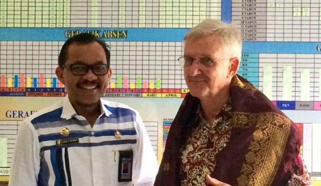 Stuart Weston lakukan kunjungan langsung guna melihat proses Pembelajaran di SD Negeri 013871 Sei Suka serta SMP Negeri 1 Sei Suka, Kabupaten Batu Bara, Jum'at (8/11/2019).