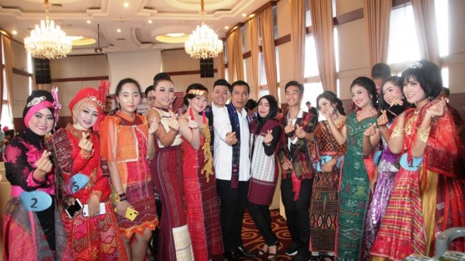 68 Peserta Mengikuti Lomba Fashion Show di Peringatan Hari Ulos di Hotel Sapa Dia Siantar