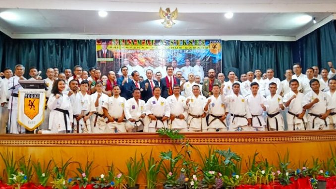 Ket foto :Pengurus yang baru dilantik sebagai ketua : Abdi Sembiring SP Bendahara : Raja Mahesa, Wakil Onasis Sitepu ST .Sekretaris : Junaidy Sembiring STTP. foto terkelinbukit