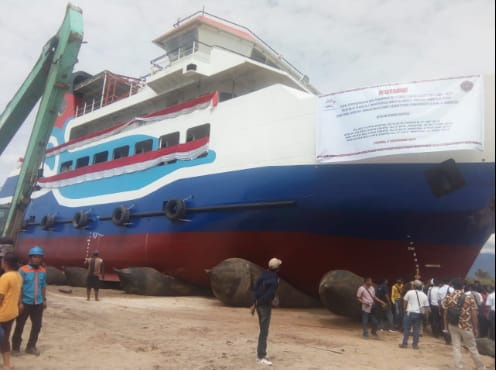 Kapasitas kapal Ferri Ro-Ro 300 GT itu yakni 180 orang penumpang dengan 12 kendaraan Truk @ 10 ton serta puluhan unit mobil jenis sedan.