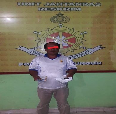 R.A (46) Saat Diamankan Jatarans Polres Simalungun