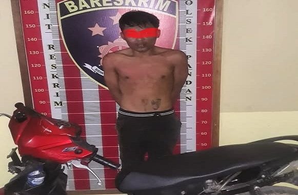 Tersangka ED,(29) Bersama Barang Bukti