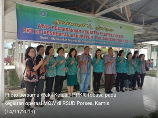 Photo Bersama Wakil Ketua TP PKK Tobasa pada kegiatan operasi MOW di RSUD Porsea,Khamis (14/11/2019