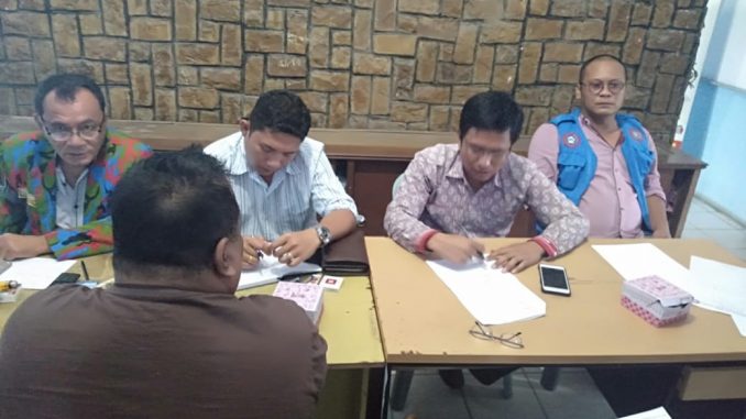 organisasi PUK-F.SPTI-K.SPSI kecamatan Dolok Panribuan adakan pertemuan dengan PT TPL (Toba Pulp Lestari) pada hari Kamis 31/10/ 2019 sekitar pukul 13:00 wib di gedung kantor camat