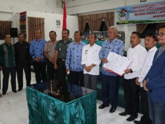 RAPAT PARIPURNA DPRD DAN PEMKAB TOBASA BERAKHIR. ANGGARAN APBD Rp.1,143 TRILIUN DAN 4 PERDA