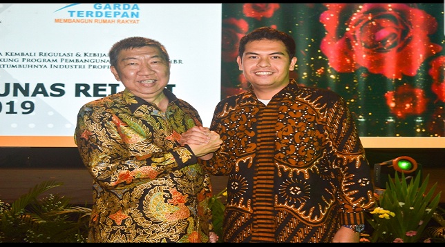 Azi Pratama Pangaribuan bersama ketua REI Pusat.