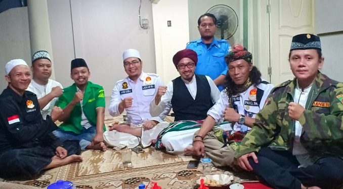 Malam Pengajian rutin Estafet PESANTREN RI 1 Kamis, 5 desember 2019 di Kediaman KH Ahid Sibli. S.Pd.I berjalan Dengan Hikmad . dalam acara tersebut di hadiri ketum GIAN dan sekaligus panglima LASKAR RI-1 dan turut hadir KASATMA BANSER DKI dan sahabat sahabat ansor