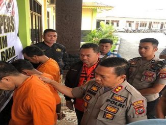 Kapolres Batubara AKBP Robin Simatupang didampingi Kasat Reskrim AKP Pandu Winata saat siaran pers di halaman Mapolres Batubara, Kecamatan Lima Puluh, Rabu, (11/12/2019)