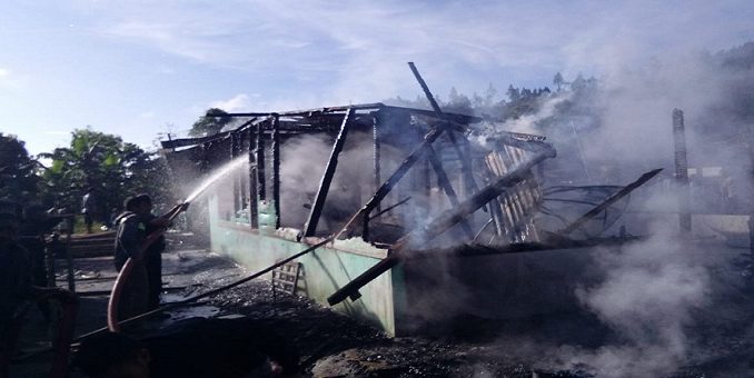 Kebakaran rumah di Dusun Dolok Martumbur Desa Hutasoit II, Kecamatan Lintongnihuta pada hari Kamis, (12/12/2019) sekitar jam 07.35 WIB.