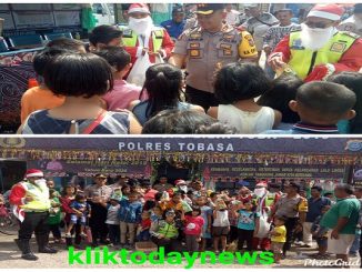 Kapolres Toba Samosir (Tobasa) AKBP AGUS WALUYO, S.I.K melakukan giat pengecekan dan pemberian kado natal kepada anak- anak dalam rangka memperingati hari Natal 25 Desember 2019 di Pasar Porsea, Sekira Pukul 10.45 Wib.