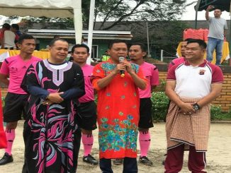 Daster yang dikenakan Bupati dan Kapolres adalah sebuah konstum yang sengaja disiapkan untuk acara bermain sepak bola dalam rangka memeriahkan HUT (Hari Jadi) ke 13 Kabupaten Batu Bara