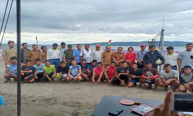 Turnamen Volley Pantai Bupati Cup Tahun 2019 di Hatulian Beach Kecamatan Laguboti,Toba, Selasa (17/12/2019).