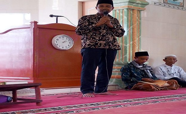 Hadiri Kegiatan Pengajian Akbar Seluruh Majelis Perwiridan Kaum Ibu se-Nagori Pematang Kerasaan Rejo, Siddiq Purnomo Selaku Pangulu Menyampaikan Arahan, Saran Dan Pesan Di Mesjid Al Ikhlas, Huta III Nagori Pematang Kerasaan Rejo, Kecamatan Bandar, Kabupaten Simalungun. Sabtu (21/12/2019) sekira pukul 14.00 Wib.