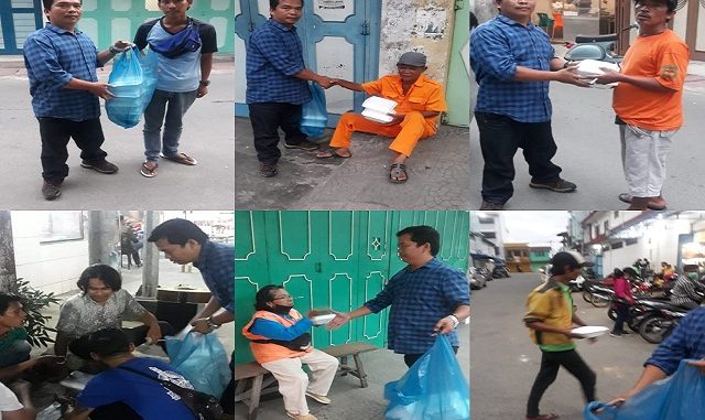 Bangun Pasaribu Spd saat membagikan makanan ke beberapa titik lokasi