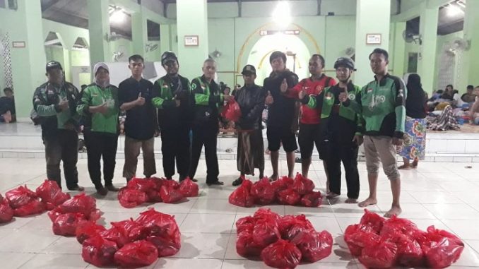 Tim Gojek juga telah menyalurkan lebih dari 2000 paket bantuan logistik pada mitra driver yang terdampak, dan akan terus berjalan untuk beberapa hari kedepan.