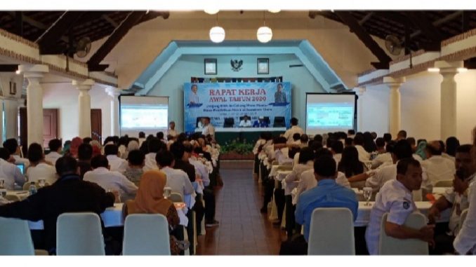 Rapat Koordinasi Kepsek Lanjutan Atas dan Operator Sekolah Dalam Rangka Pendomani Permendikbud RI, Musyawarah Menyatukan Persepsi Tahun Ajaran 2020 - 2021 Di Niagara Hotel, Parapat, Kecamatan Girsang Sipangan Bolon, Kabupaten Simalungun.