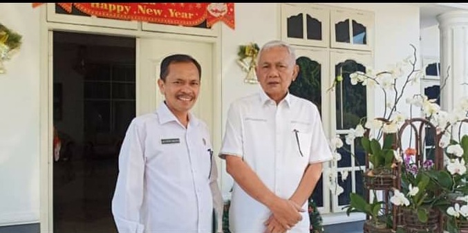 Bupati Tobasa Ir.Darwin Siagian bersama Drs.Lalo Simanjuntak Kepala Dinas Kominfo Tobasa.