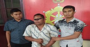 Pelaku Tengah Lasron Sihombing (45)