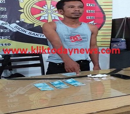 SATU koma Dua Empat (1,24) gram bruto sabu sabu di sita tim opsnal unit reskrim Polsek Tanah Jawa dari JSS alias Shandy (32)