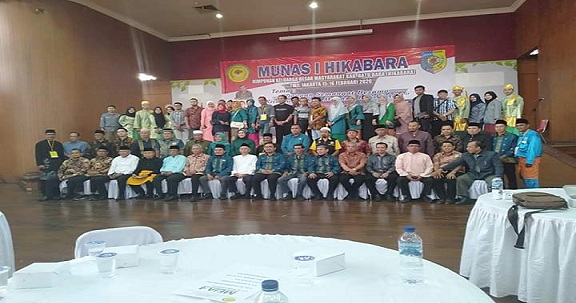 MUNAS I HIKABARA berlangsung di Gedung Anjungan RIAU, sedangkan Sidang-Sidang Komisi dan Paripurna dilaksanakan di Gedung Theatre Museum Penerangan TMII Jakarta. Sabtu 15/2/2020