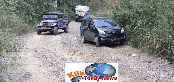 Jalan Menuju Desa Kuta Julu Tidak Pernah Tersentuh Aspal