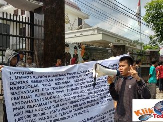 Aliansi bersama DPP Lipan dan DPC Tipikor Indonesia Siantar-Simalungun kembali menggeruduk kejaksaan tinggi sumut dengan melakukan aksi unjuk rasa pada Rabu (13/2/2020)