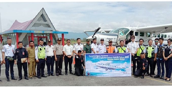 Photo Bersama Kasatpel, Forkompinca dan Staf Penerbangan PT ASI pudjiastuti Di Bandara Sibisa