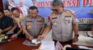 Kapolda Sumut pimpin konferensi perss pengungkapan kasus pemalsuan STNK, pencurian dan pengedaran narkotika bertempat di Halaman Mapolres P. Belawan. Jumat (21/02/20)