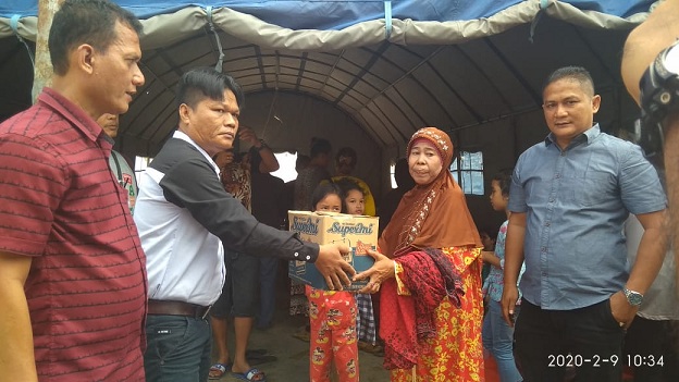 Tim Binsar Situmorang Bacalon Walikota Siantar Santuni Korban Kebakaran Gang Sewu Jalan Tanah Jawa