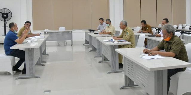 Rapat terbatas malam 30/03 di rumah dinas Tanjung Gading.