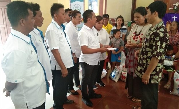 Kegiatan bakti sosial menyerahkan bantuan dan santunan dilakukan oleh Managemen PTPN IV Unit Kebun Tinjoan kepada penderita cacat Difabel di Panti Asuhan GKPS Tiga Dolok, Kecamatan Tiga Dolok, Kabupaten Simalungun, Senin (09/03/2020) siang.