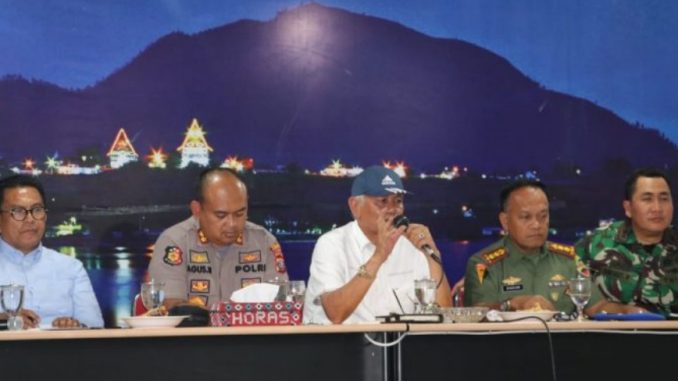 Pemerintah Kabupaten Toba ,Forkopimda, Paspampres dan Perwakilan dari Kemenlu RI melakukan rapat koordinasi  di Ruang Panatapan Rumah Dinas Bupati Toba, Selasa (10/3/2020)