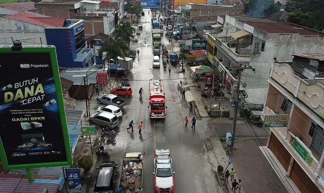 Penyemprotan Disinfektan di seluruh wilayah hukum Polres Tobasa,, Selasa (31/3/2020)