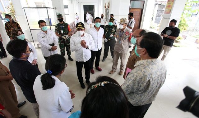 Edy Rahmayadi saat meninjau RSUD dr Djasamen Saragih Pematangsiantar, Selasa (7/4/2020)