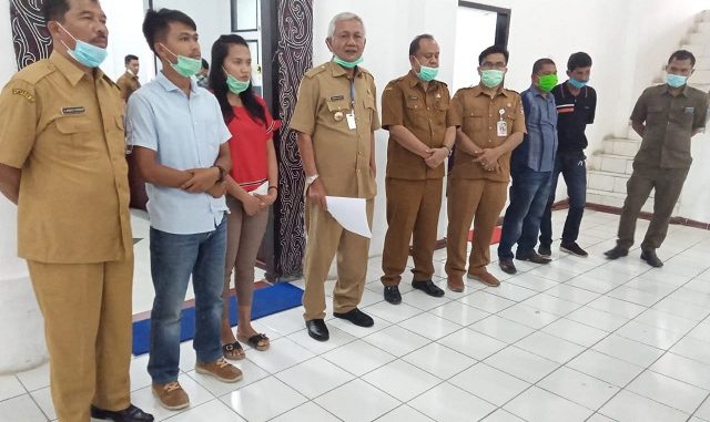 Pemkab Toba menerima bantuan dari para Anak Perantauan bertempat di Kantor Bupati Kabupaten Toba, Senin (20/04/2020) sekitar pukul 15.30 WIB